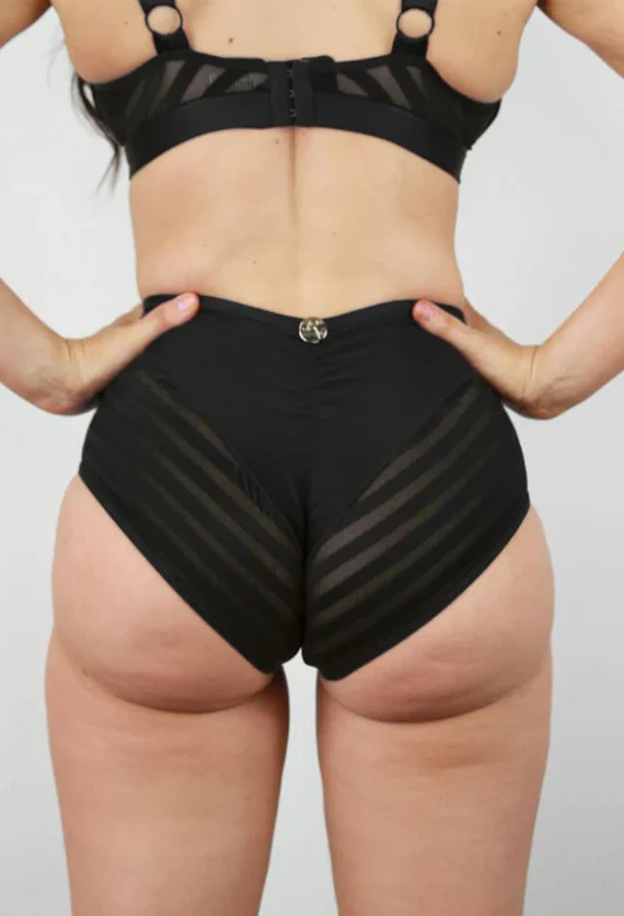 Rarr Alexis Mid Waist Short - Black - Image 4